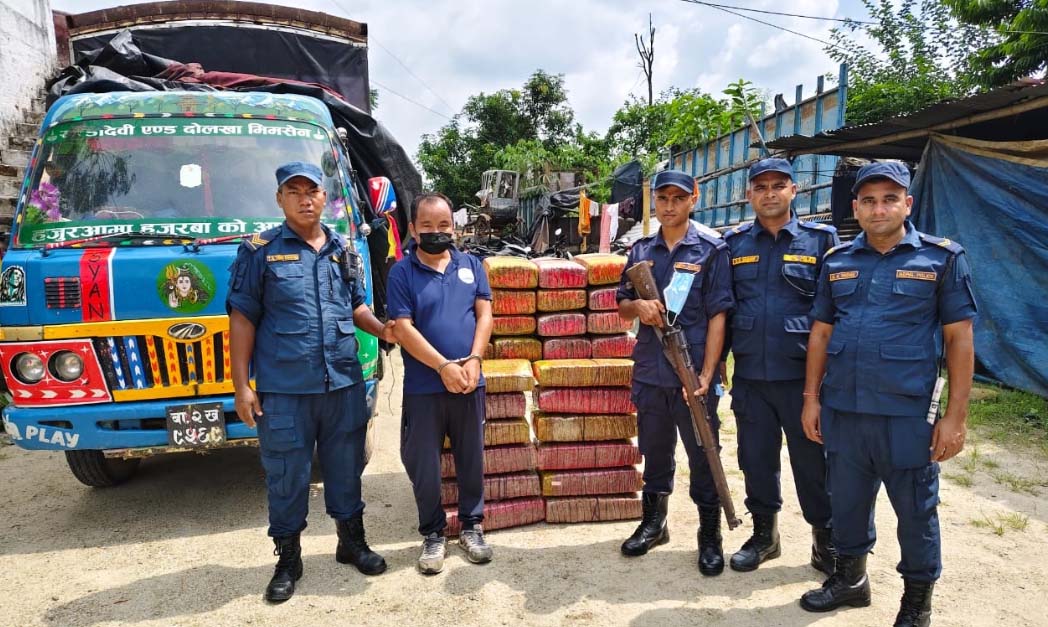 बाराबाट २३६ किलो गाँजासहित चालक पक्राउ