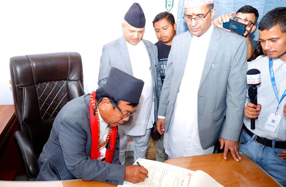 शिक्षामन्त्री महावीर पुनद्वारा पदभार ग्रहण