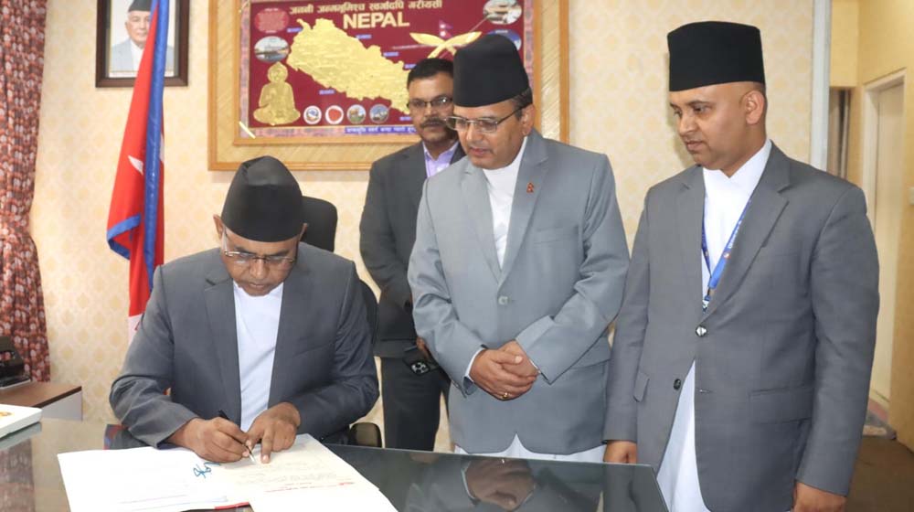 देशमै उत्पादित सामाग्रीको प्रयोग गर्न उद्योगमन्त्री सिन्हाद्वारा निर्देशन