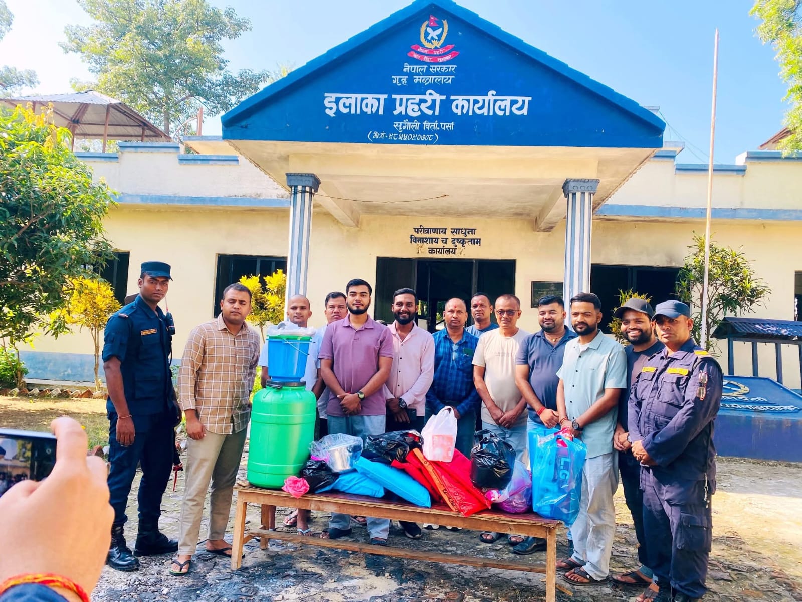 परिवर्तन नेपाल फाउण्डेशनद्वारा इलाका प्रहरी कार्यालय सुगौली बिर्तालाई सामग्री सहयोग