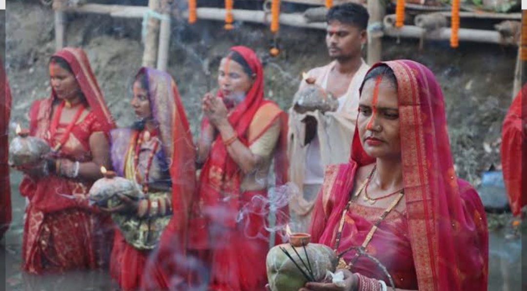उदाउँदो सूर्यलाई अर्घ दिइ वीरगंज लगायत देश भर धुमधाम सँग छठ पर्व सम्पन