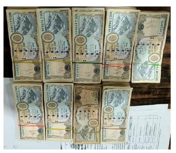 हुण्डी रकमसहित एक जना पक्राउ