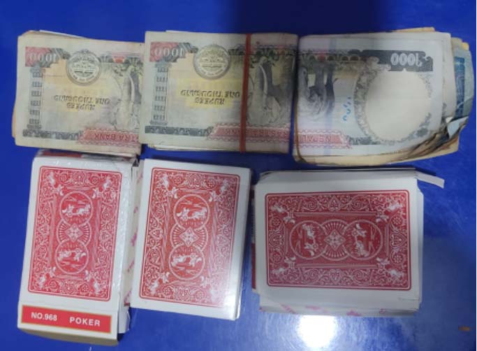 जुवाखालबाट ५० हजार नगदसहित तीनजना पक्राउ