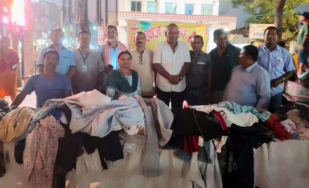 कपडा बैंकद्वारा नौं सय थान पोशाक वितरण