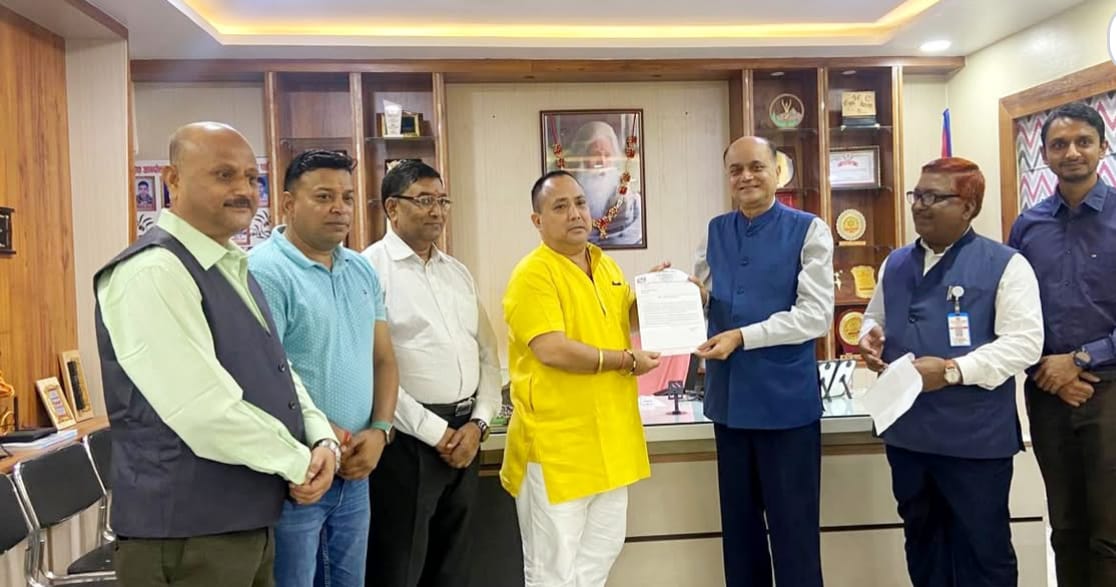 वीरगञ्ज उद्योग वाणिज्य सङ्घद्वारा वीरगञ्ज महानगरपालिकालाई कार्यालय सामग्री हस्तान्तरण