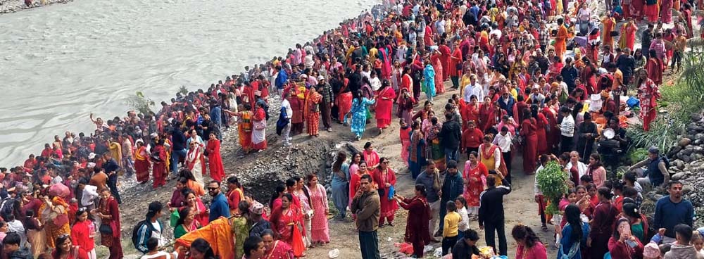 बाराको त्रिवेणीमा कात्तिक स्नानको भीड