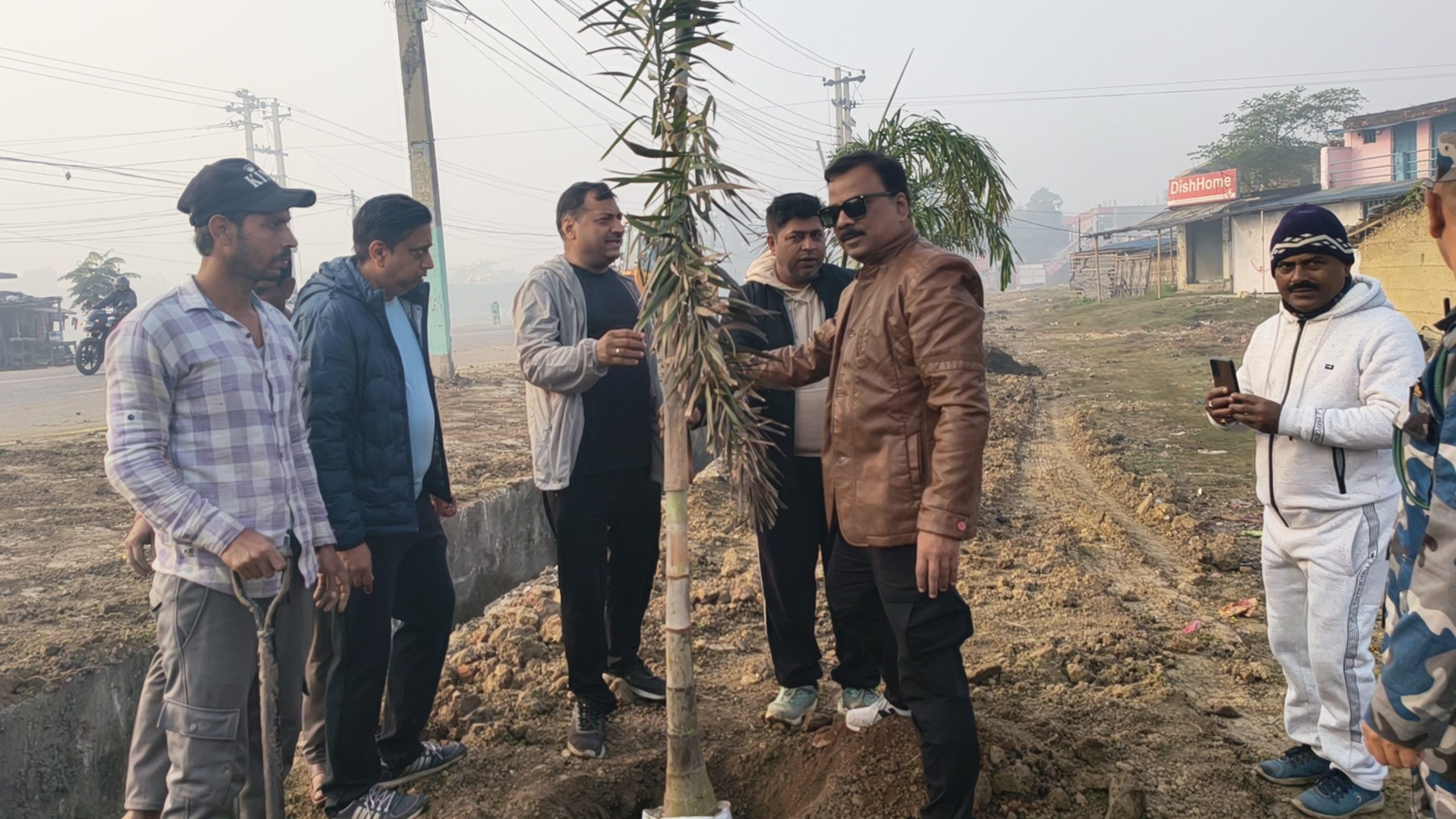 बृहत वृक्षारोपण अभियानको ३४औँ दिन : भारतीय दूतावास अधिकारीको विशेष उपस्थिति
