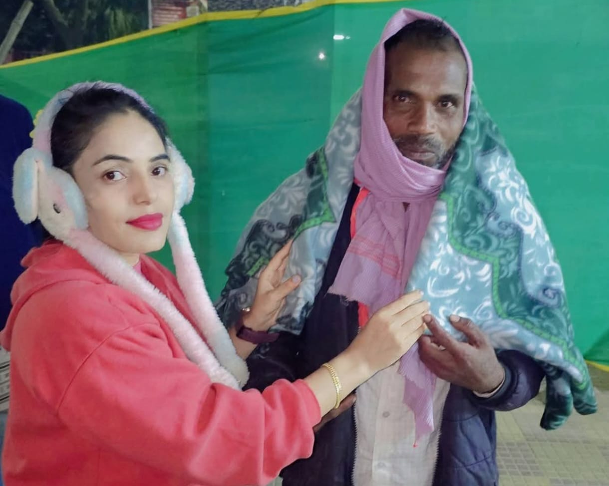 बढ्दो चिसोको बीचमा रक्सौलमा पार्वती तिवारीले कम्बल वितरण गरे, खाँचोमा परेकाहरूलाई राहत प्रदान गरे