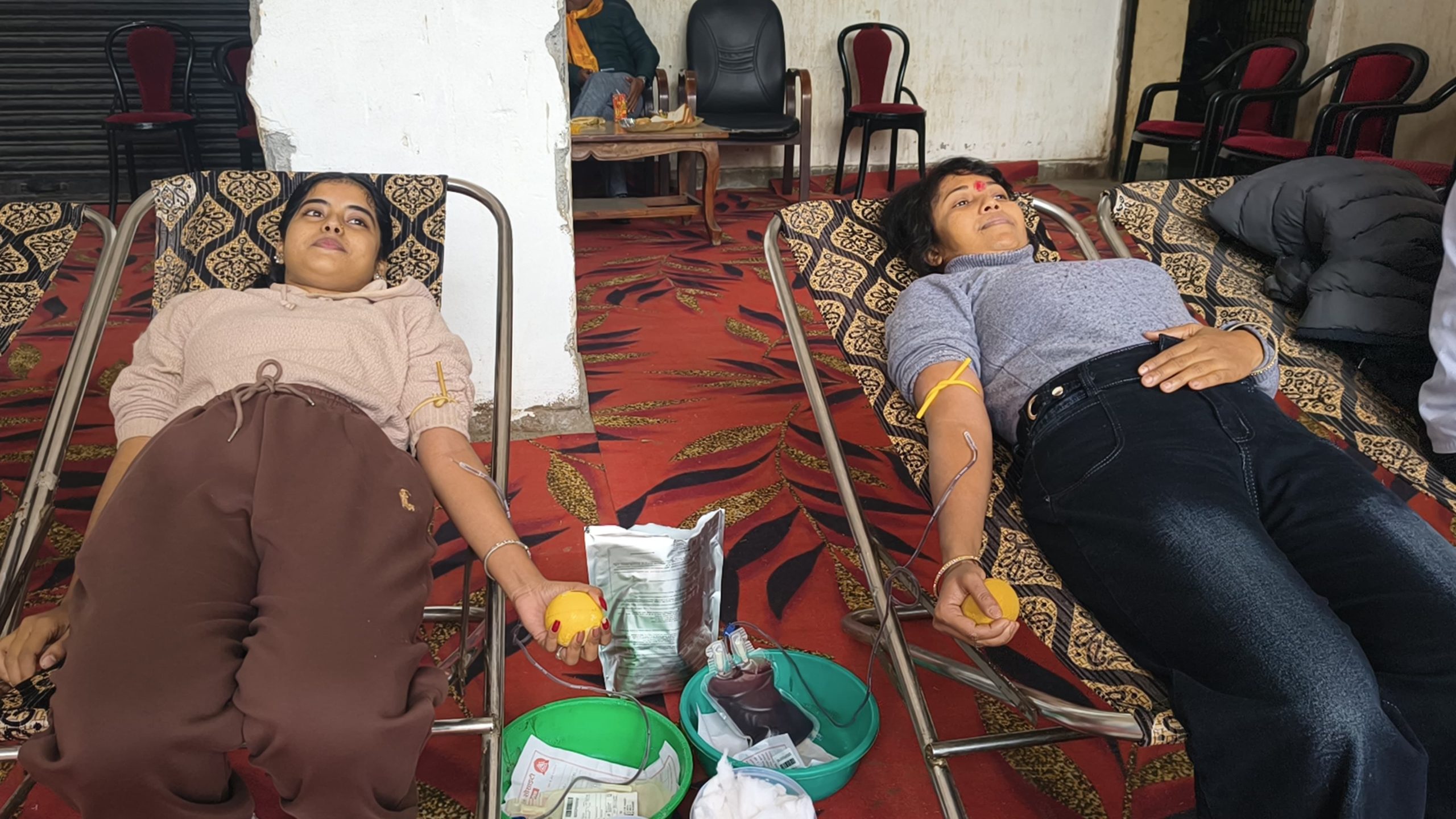 प्रदीप खण्डेलवाल मेमोरियल ट्रस्टद्वारा रक्तदान कार्यक्रम, ६९ जना गरे रक्तदान